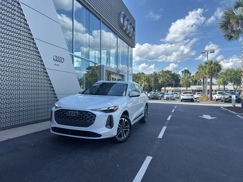 Certified 2025 Audi Q5 Premium w/ Convenience Package AWD/4WD image 2