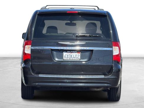 Used 2012 Chrysler Town & Country Touring-L w/ Entertainment Group #2 FWD image 5