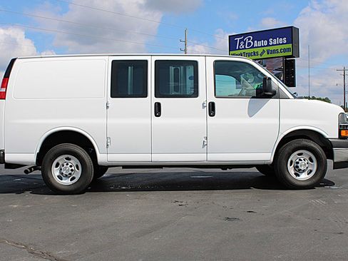 Used 2024 Chevrolet Express 2500 w/ Driver Convenience Package image 8