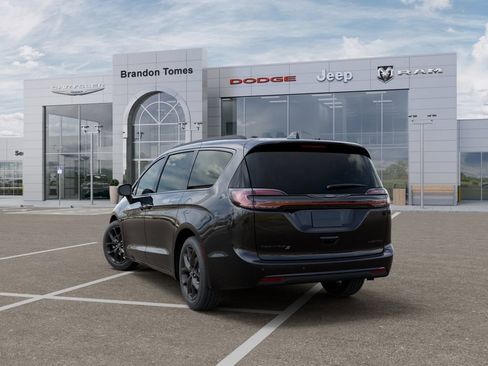 New 2026 Chrysler Pacifica Limited w/ S Appearance Package FWD image 3