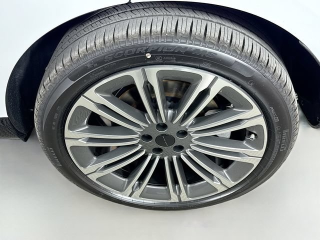 New 2026 Land Rover Range Rover Long Wheelbase SE AWD/4WD image 33