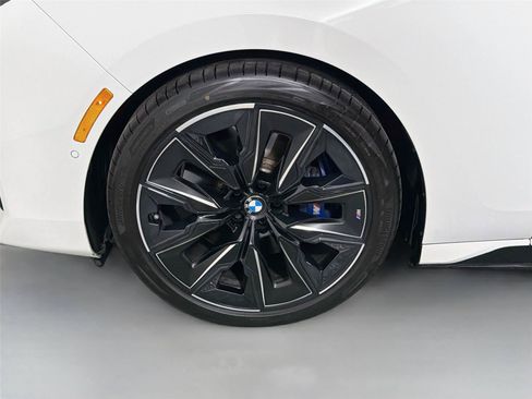 Used 2023 BMW i7 xDrive60 w/ Executive Package 2 AWD/4WD image 33