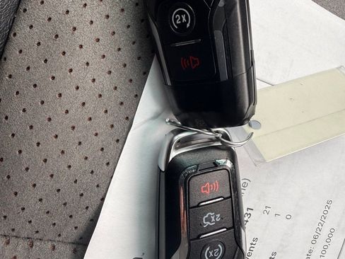 Used 2017 Ford Explorer XLT w/ XLT Appearance Package image 31