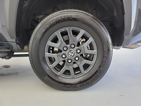 Used 2025 Toyota 4Runner SR5 AWD/4WD image 10