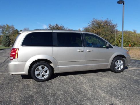 Used 2012 Dodge Grand Caravan SXT image 10