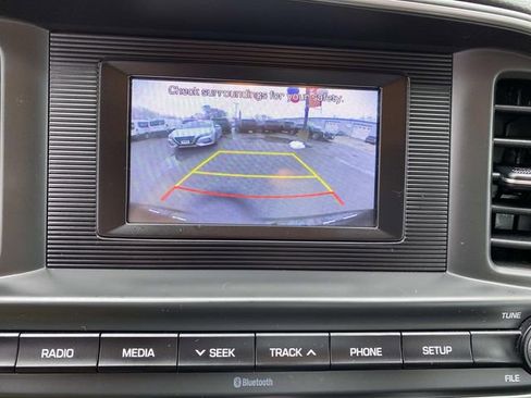 Used 2020 Hyundai Elantra SE w/ Cargo Package (C1) image 9