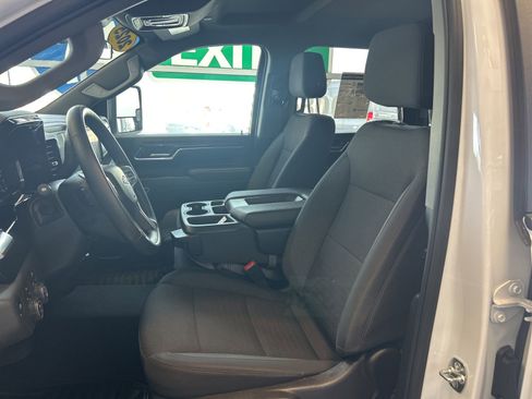 Used 2025 Chevrolet Silverado 2500 LT w/ Convenience Package AWD/4WD image 10
