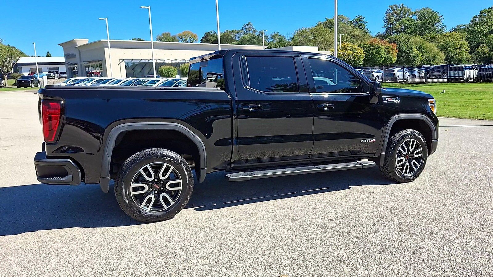 Used 2020 GMC Sierra 1500 AT4 w/ AT4 Premium Package AWD/4WD image 9