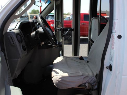 Used 2013 Ford E-450 and Econoline 450 Super Duty w/ Shuttle Bus Prep Pkg image 11