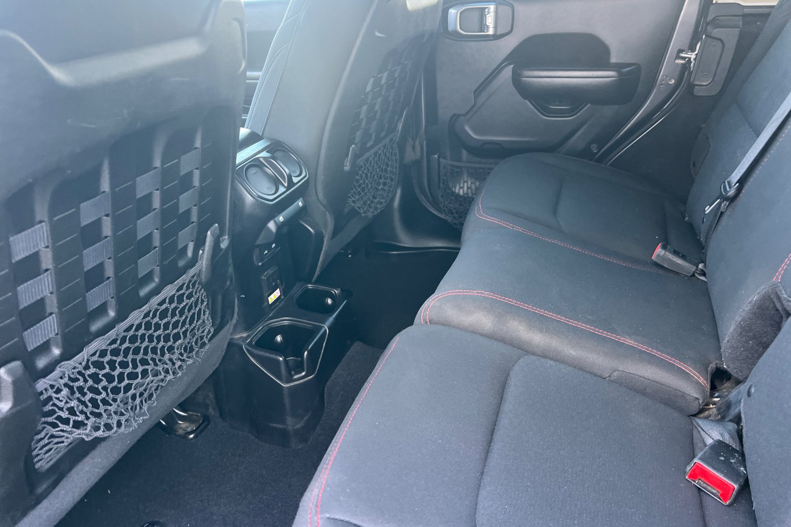 Used 2018 Jeep Wrangler Unlimited Rubicon AWD/4WD image 13