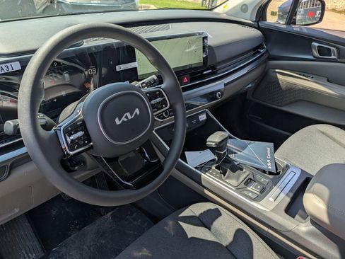 New 2026 Kia Carnival LX FWD image 31