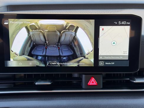 Used 2025 Kia Carnival EX FWD image 32