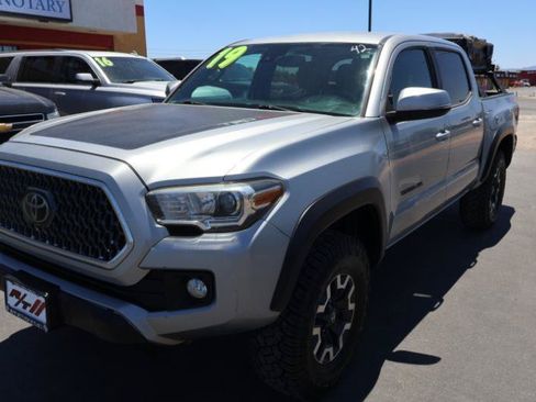 Used 2019 Toyota Tacoma TRD Off-Road AWD/4WD image 5