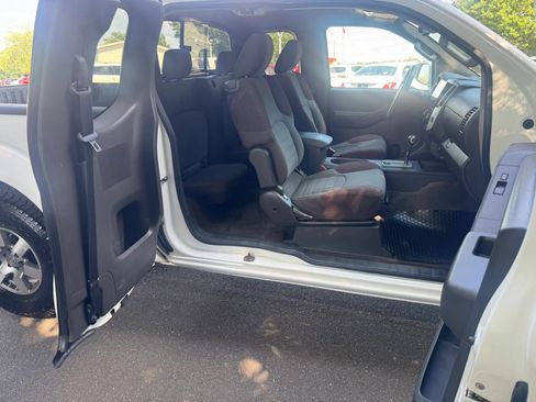 Used 2012 Nissan Frontier PRO-4X AWD/4WD image 24