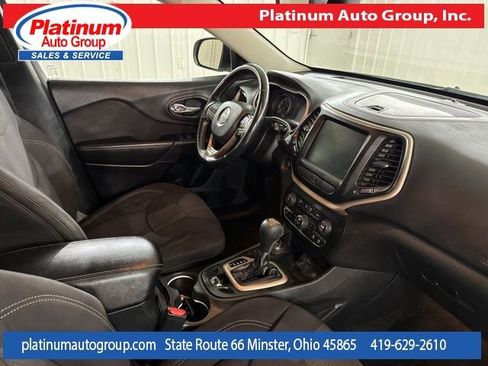 Used 2015 Jeep Cherokee Latitude w/ Comfort/Convenience Group image 38