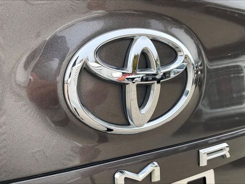 Used 2021 Toyota Camry LE image 27