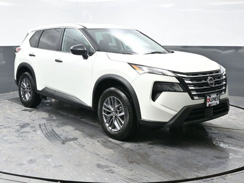 Used 2024 Nissan Rogue S image 6