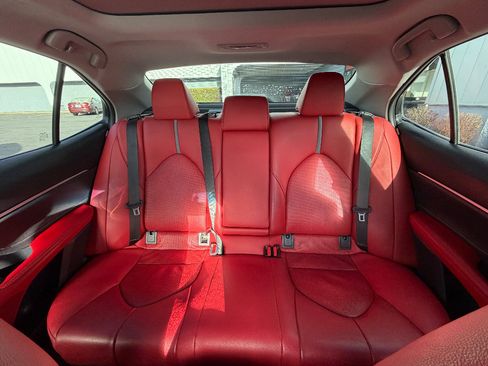 Used 2018 Toyota Camry XSE image 4