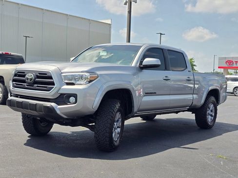 Used 2019 Toyota Tacoma SR5 AWD/4WD image 4