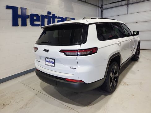 Used 2023 Jeep Grand Cherokee L Laredo image 25