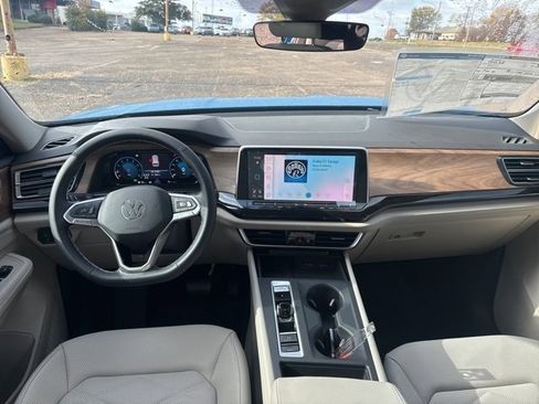 Used 2025 Volkswagen Atlas SE image 26