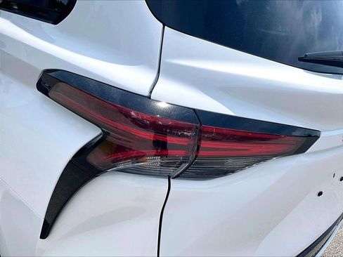 Used 2025 Toyota Sienna XSE w/ XSE Plus Package AWD/4WD image 32