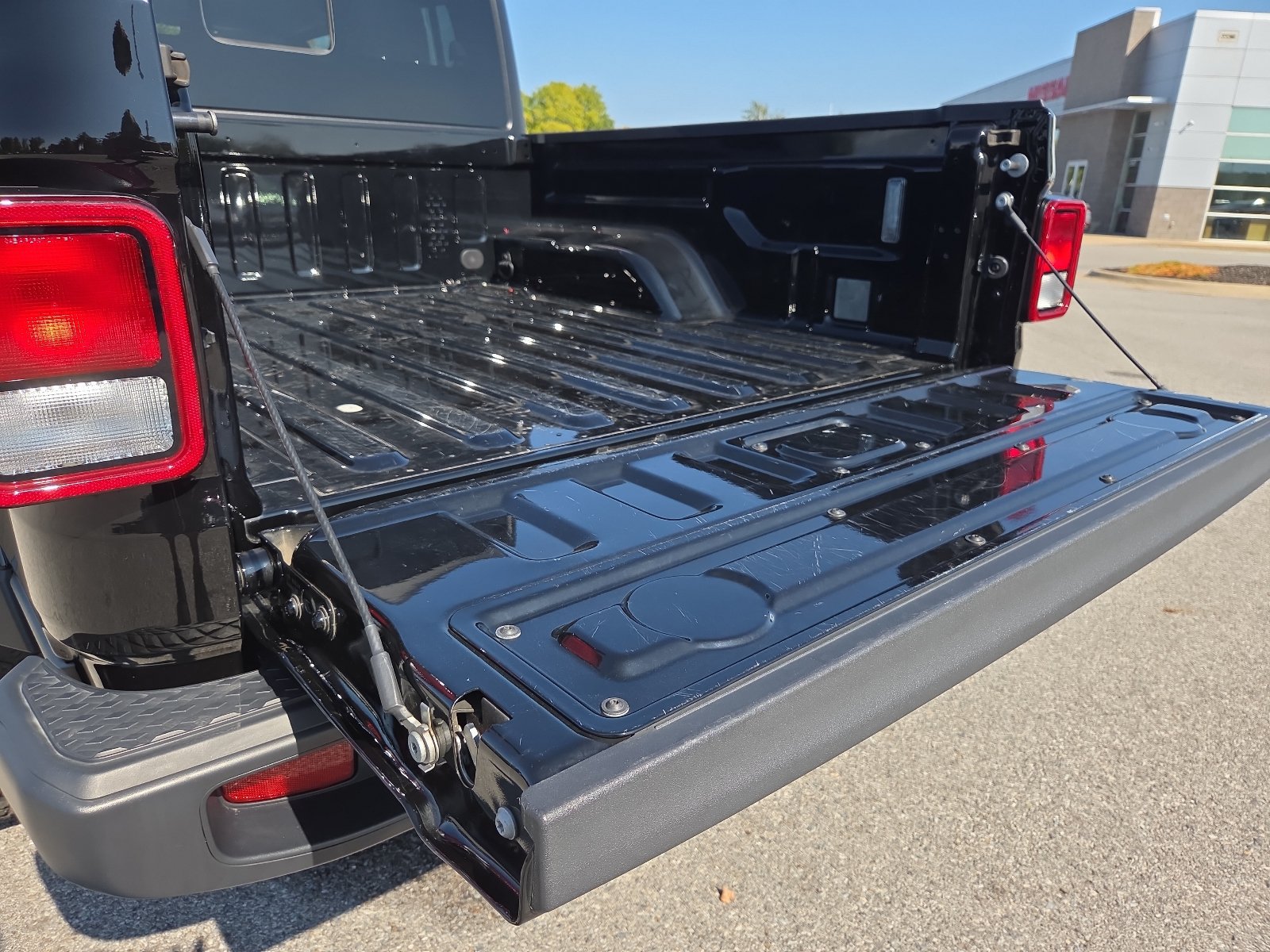 Used 2023 Jeep Gladiator Sport AWD/4WD image 8