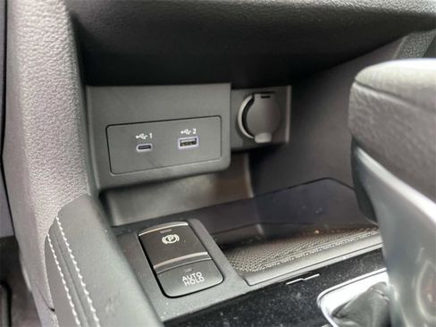 Used 2024 Nissan Kicks SV image 27