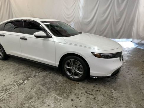 Used 2023 Honda Accord EX-L image 3