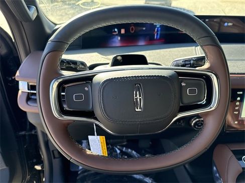 New 2025 Lincoln Navigator Reserve image 14