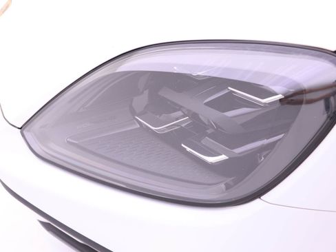 Used 2024 Porsche Cayenne image 14