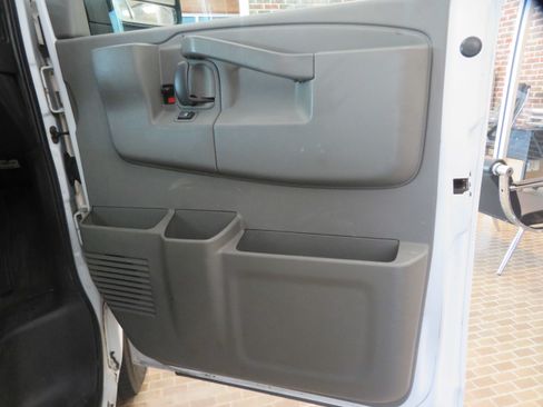 Used 2018 Chevrolet Express 3500 LT w/ LT Preferred Equipment Group RWD image 24