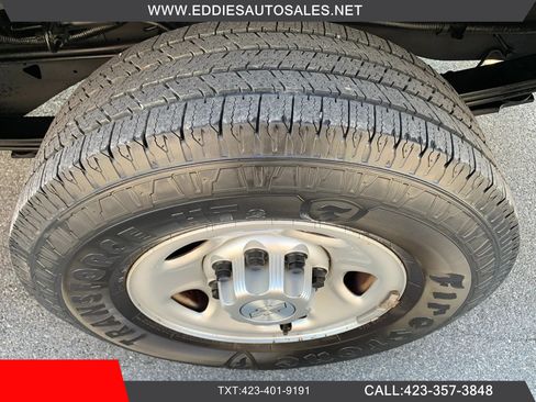 Used 2018 Chevrolet Express 2500 w/ Driver Convenience Package RWD image 34