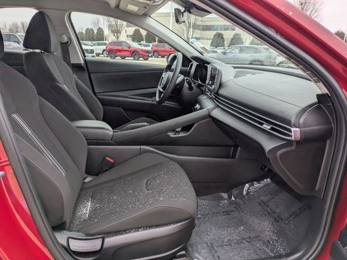 Used 2022 Hyundai Elantra SEL image 25