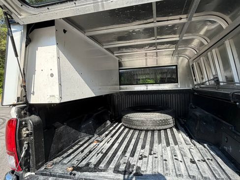Used 2020 Toyota Tacoma SR5 RWD image 12