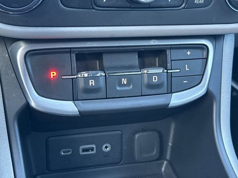 Used 2023 GMC Terrain SLE w/ Driver Convenience Package image 28