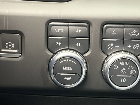 Certified 2023 GMC Sierra 1500 AT4 w/ AT4 Preferred Package image 17