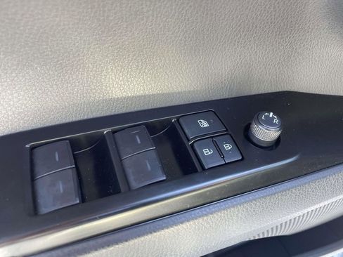 Used 2025 Toyota Camry SE image 16