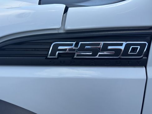 Used 2016 Ford F550 2WD Regular Cab Super Duty image 8