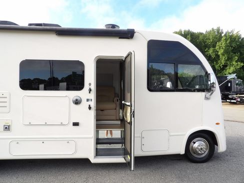 Used 2017 Ford E-450 and Econoline 450 Super Duty w/ A/C Prep Package RWD image 13