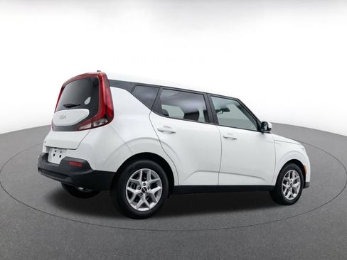 Used 2025 Kia Soul LX w/ LX Technology Package FWD image 9