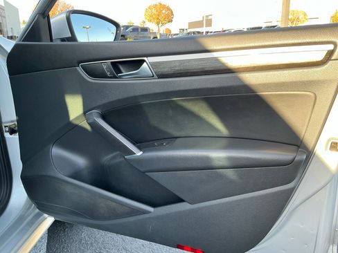 Used 2018 Volkswagen Passat 2.0T SE image 16