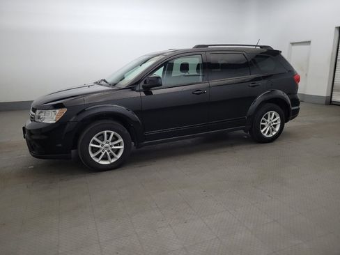Used 2018 Dodge Journey SXT FWD image 2