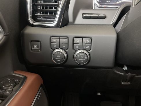 New 2025 GMC Sierra 3500 Denali Ultimate image 18