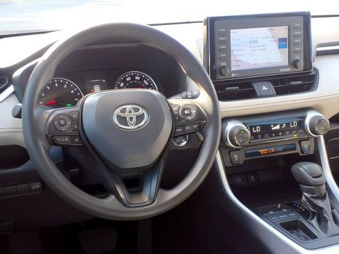Certified 2022 Toyota RAV4 XLE w/ Convenience Package FWD image 11