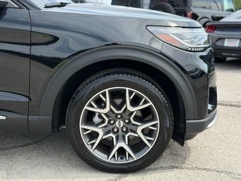 Used 2025 Ford Explorer Platinum w/ Ultimate Package AWD/4WD image 9