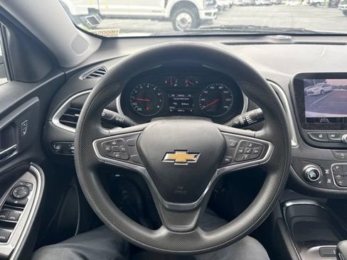 Used 2022 Chevrolet Malibu LT FWD image 12