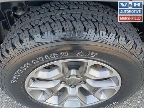 Used 2022 Jeep Cherokee Trailhawk w/ Comfort/Convenience Group AWD/4WD image 29
