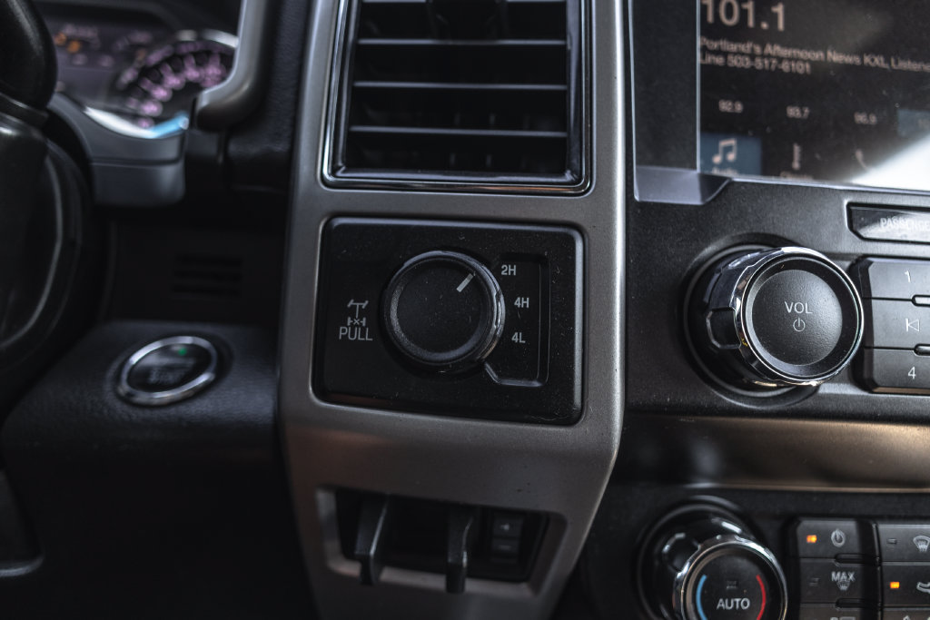 Used 2019 Ford F350 Lariat AWD/4WD image 15