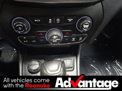 Used 2019 Jeep Cherokee Latitude Plus w/ Comfort/Convenience Group image 20